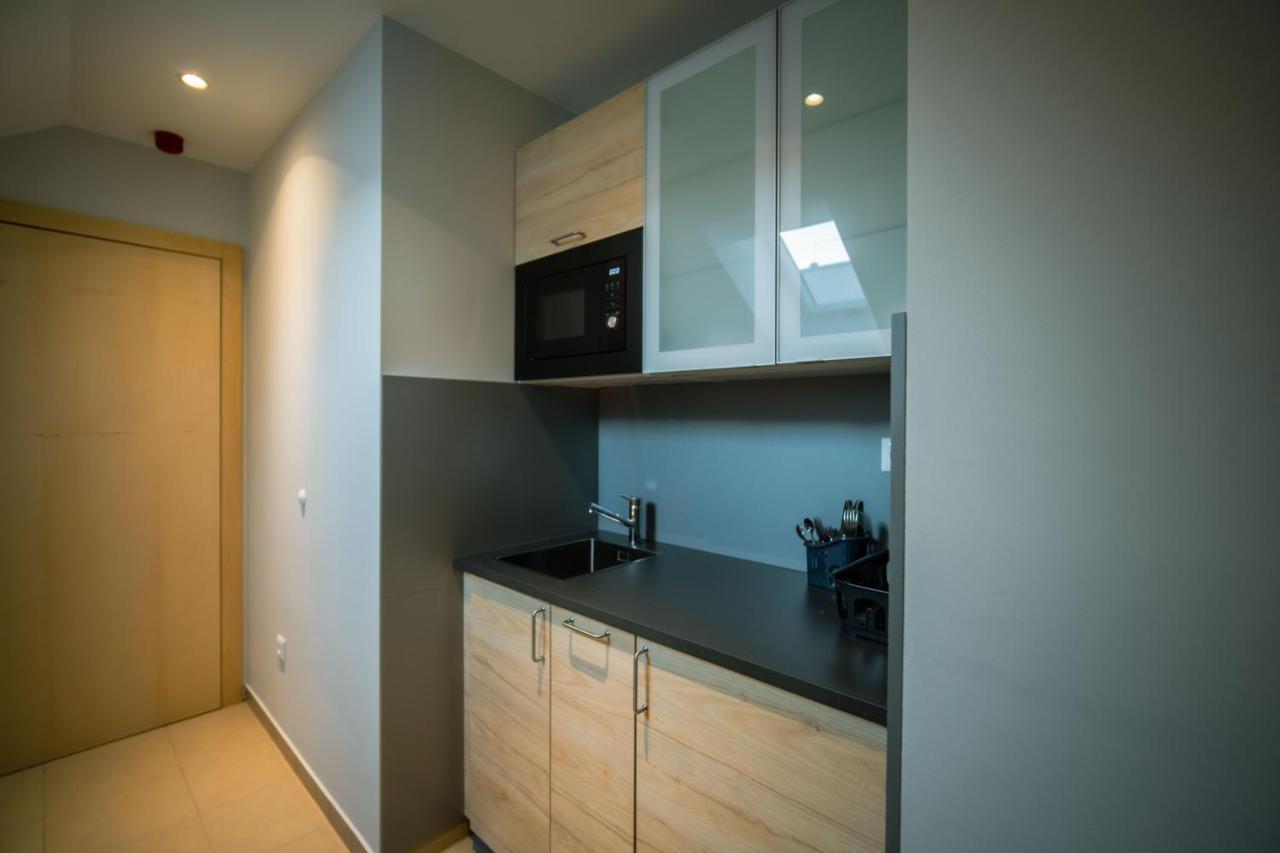 Eleven Business & Sport Hotel Jaszarokszallas Bagian luar foto